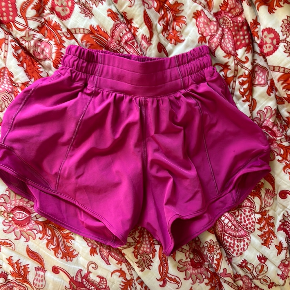 BNWOT lululemon hotty hot short II 4" ripened raspberry